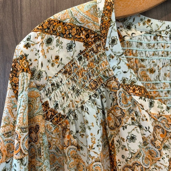 Rose and Olive 1X Top Tunic V Neck Button Down Smocking Boho - Picture 3 of 10